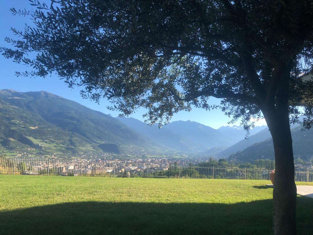 Villa Mara, una terrazza su Aosta Esterno foto